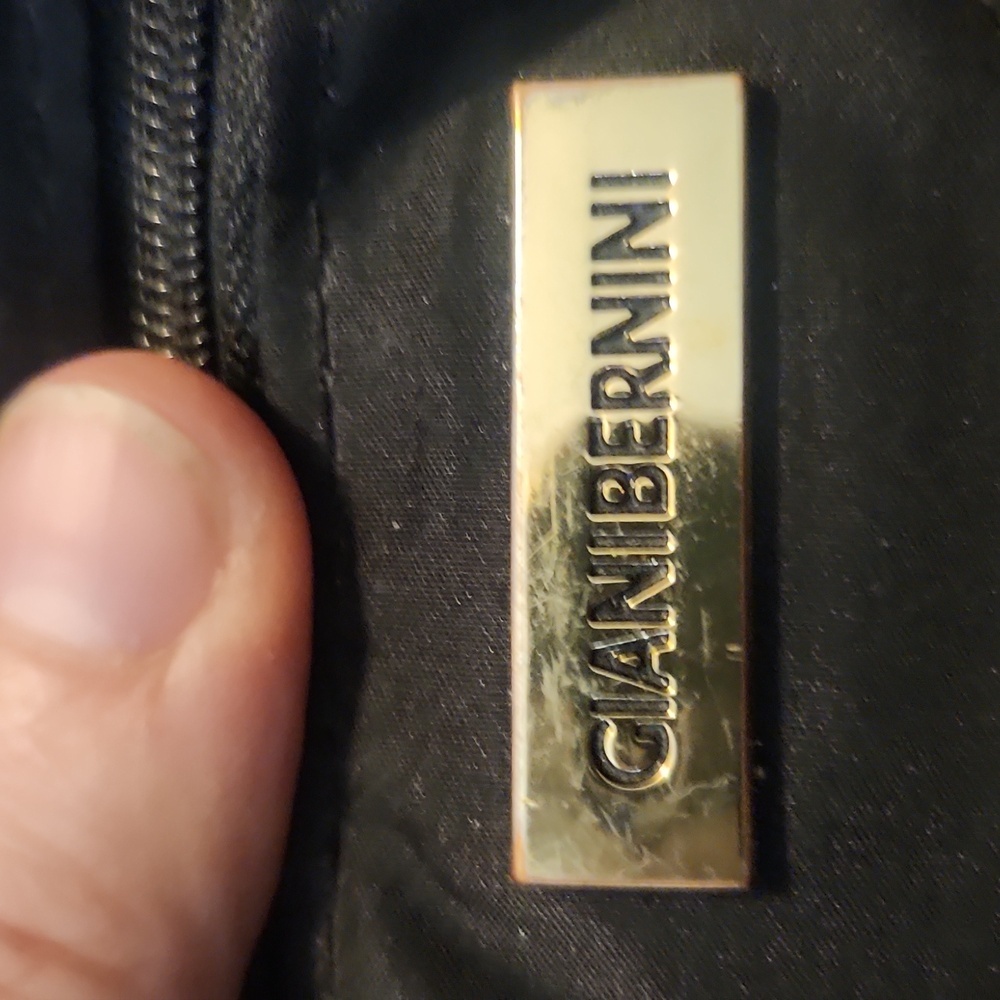 Giani Bernini Elegant Black Embossed‎ Leather Shoulder Bag - Picture 6 of 9